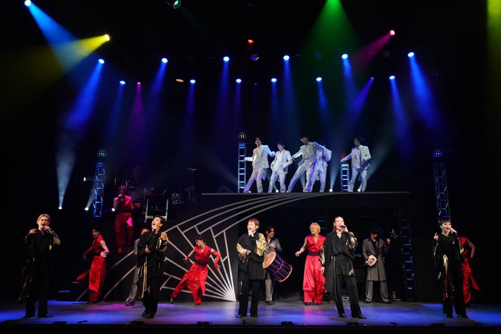 おはようございます😃
本日LOVE LOVE de  SHOWの千穐楽で〜す❗️盛り上がっていきまSHOW😆