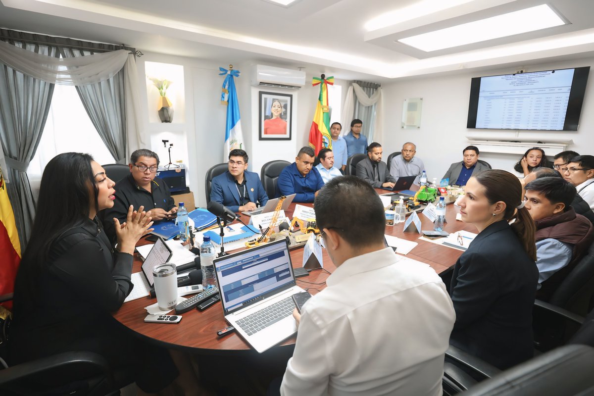 La diputada Vivian Preciado Navarijo <a href="/vivinavarijo/">Vivi Navarijo</a> convocó a distintas autoridades para abordar la baja ejecución presupuestaria en los 30 municipios de San Marcos, a pesar de contar con Q902 millones en fondos ordinarios y extraordinarios asignados al -CODEDE-. Representantes de