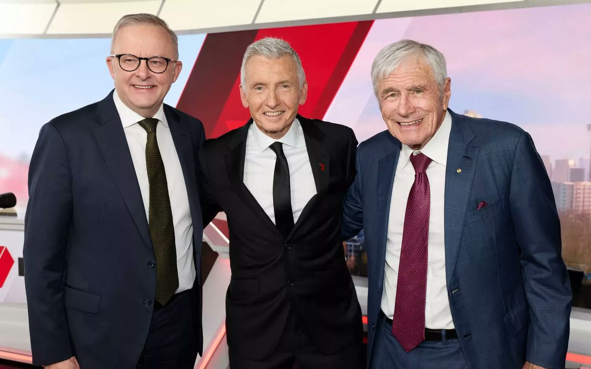 Albanese officially opens SEVEN'S advanced new headquarters in Melbourne

Read More -> tvblackbox.com.au/page/2025/06/1…

#7Melbourne #7News #7NewsMelbourne #AnikaWells #AnthonyAlbanese #Channel7 #JacintaAllan #JaneBunn #JeffHoward #KerryStokes #RebeccaMaddern #Seven