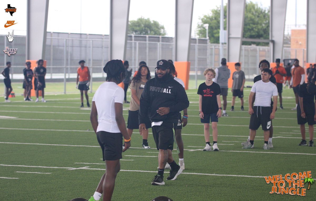 junglewestFB's tweet image. 🌴 Day 3️⃣. The best work happens when excuses could easily be made, but you chose not to make em! 🌴
#JungleWest🌴 | #ITWIT | #SeparationSZN