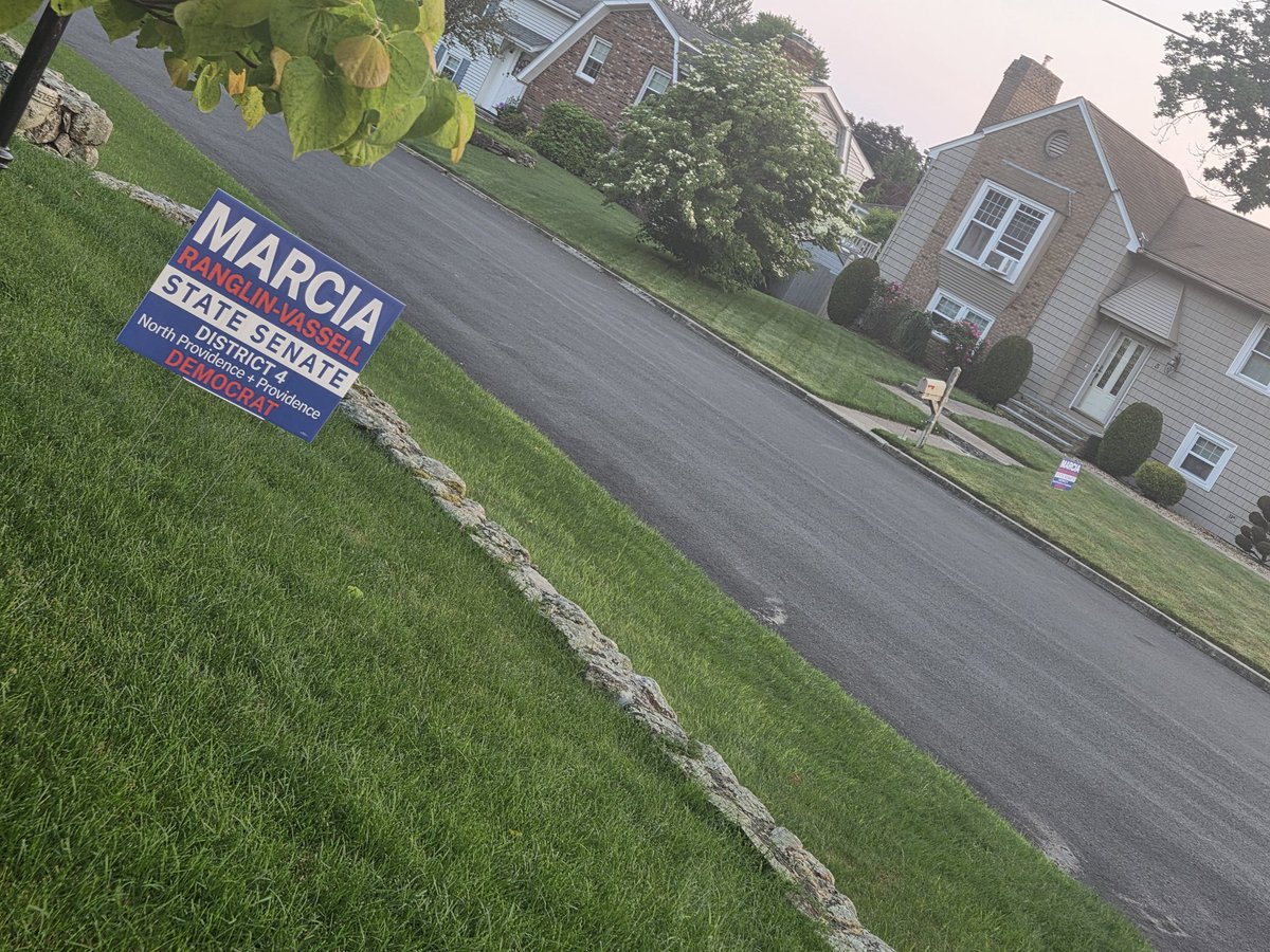Nay Walker (@reneemwalker1) on Twitter photo Came home to this on my lawn!!! Gotta support!
One of neighbors did too. Here we go. <a href="/MRanglinVassell/">Marcia Ranglin-Vassell,M.Ed</a> <a href="/CentKnights/">Central High</a> Came home to this on my lawn!!! Gotta support!
One of neighbors did too. Here we go. <a href="/MRanglinVassell/">Marcia Ranglin-Vassell,M.Ed</a> <a href="/CentKnights/">Central High</a>
