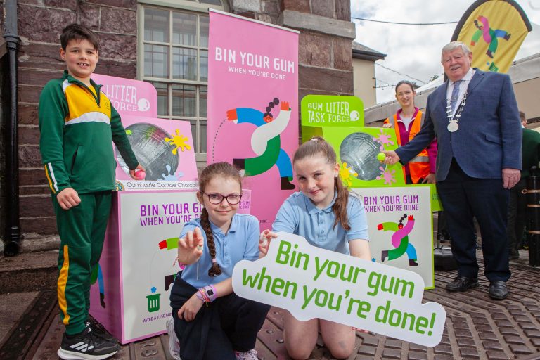 Gum Litter Taskforces Takes to the Streets of Macroom - johnpauloshea.ie/gum-litter-tas…

Photos: Diane Cusack

#macroom #corkcounty #litter #community