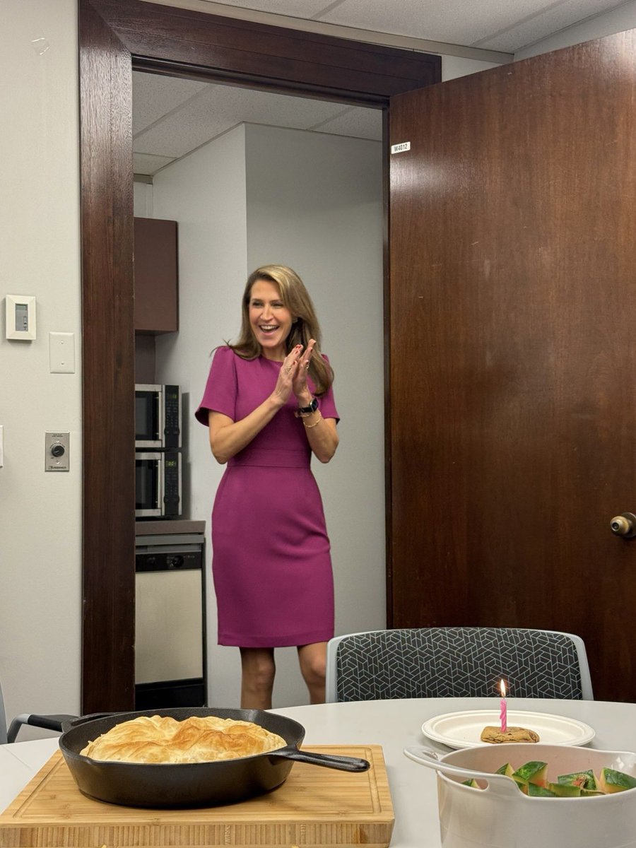 My heart is full. 💖

Thank you to my team at Treasury Board and Francophone Affairs for making my birthday that much more special. I’m grateful to work alongside such talented and amazing people.