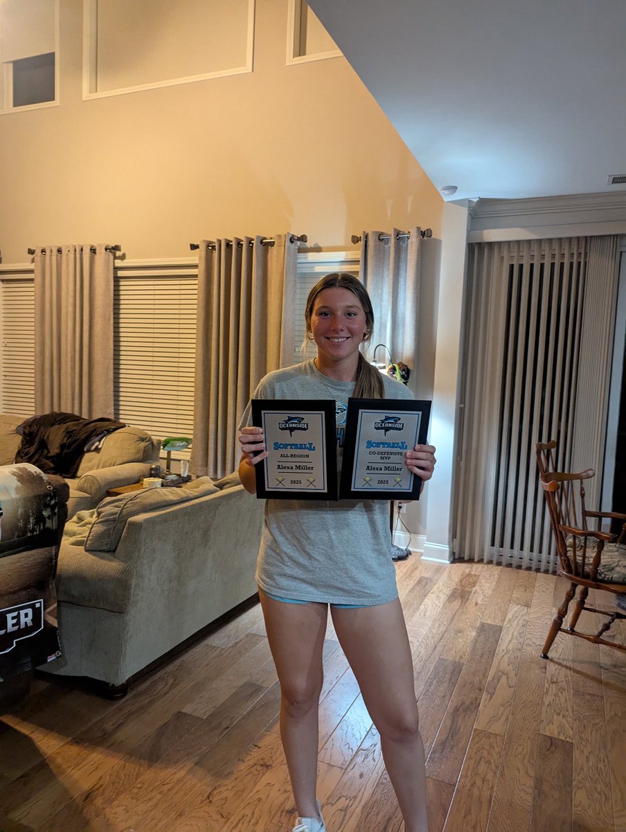 AlexaM99449's tweet image. To officially end the 2025 High School season, I am so blessed to announce that I got defensive MVP and All-Region!! Onto Travel 🧨🧨 @OceansideSoftb1 @FCMillerLebron @SCHSL @ExtraInningSB @SoftbalAmerica