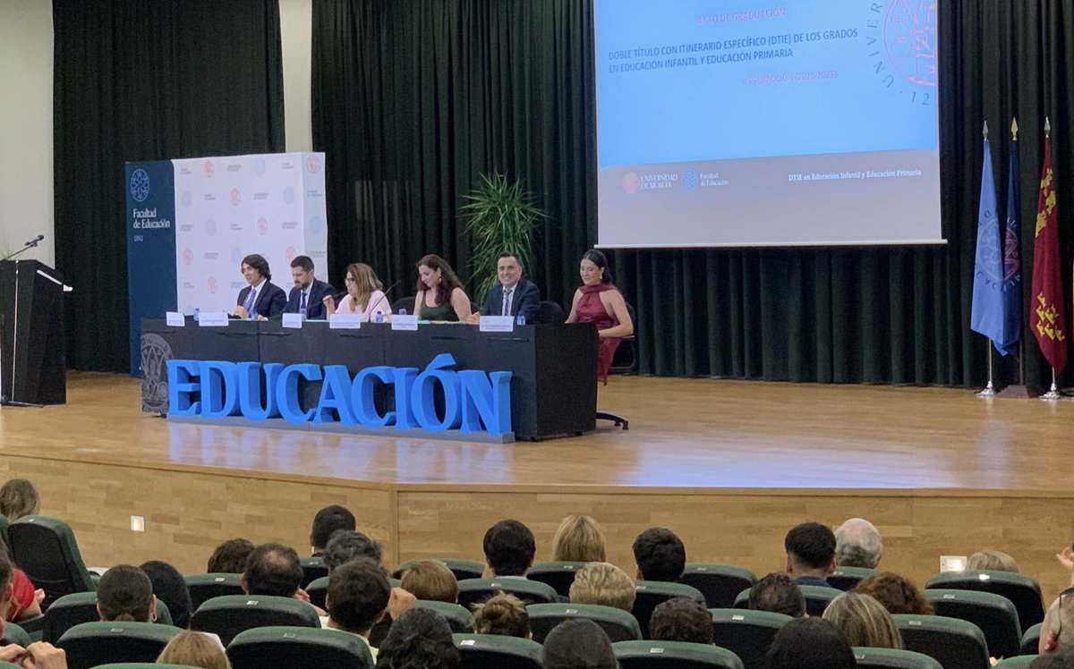 isabelvyague's tweet photo. Ayer comenzaron las #GraduacionesUMU de @EducacionUm @UMU ❤️

🎓Grado en Educación Primaria (mención Inglés)
🎓DTIE Grado en Educación Infantil y Primaria 

Emocionantes momentos vivimos ✨

¡Enhorabuena a nuestros estudiantes y sus familias! https://t.co/yAdBPiwinZ