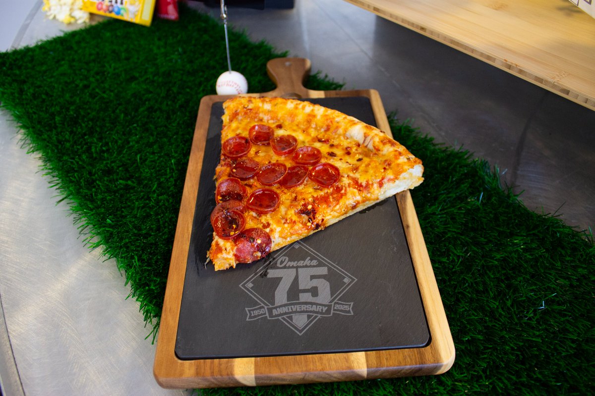 CharlesSchwabFO's tweet photo. We present to you the 2025 #MCWS Special Menu 🍴

Descriptions, locations and more of these tasty treats can be found on our website!

🌐: https://t.co/MhrfXQDvzi https://t.co/nxn37f89cf