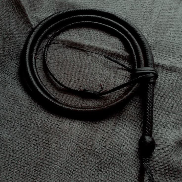 الادوات موجودة و كل شي موجود بس وين الخاضع ؟! 🫦