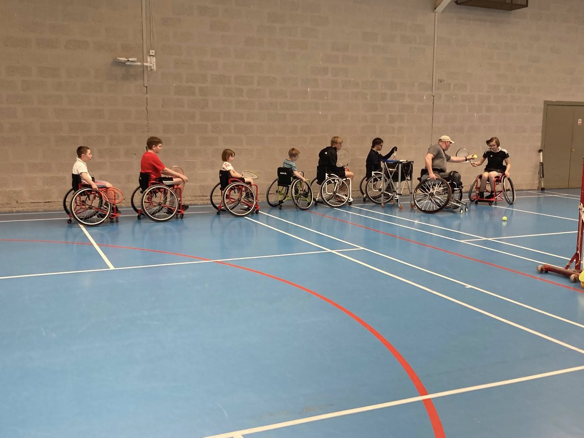 sportcarms's tweet photo. ♿🏀 Lansiad Hwb Chwaraeon Cadair Olwyn yn Sanclêr!
Heno oedd dechrau'r Hwb Chwaraeon Cadair Olwyn cyntaf yng Nghanolfan Hamdden San Clêr! 🙌
🏉🏀🎾 Roedd yn wych gweld pobl ifanc yn cymryd rhan ac yn mwynhau rygbi a thenis cadair olwyn.

@dsw_news @ScarletsWcR https://t.co/LUvRs8S5s2