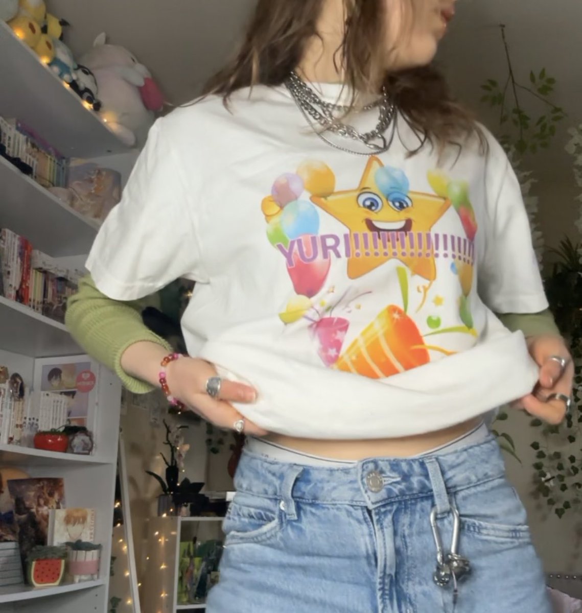 kyoruyeye's tweet photo. it’s funny because i do have this exactly shirt https://t.co/8azKZep7qj