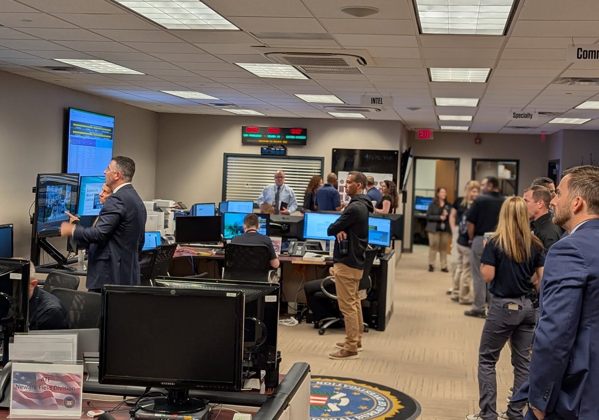 FBINewark's tweet image. Thirty Defendants Charged With Narcotics and Firearms Offenses in Connection With Newark Drug Trafficking Organization.
ow.ly/AKCR50W7Y5v