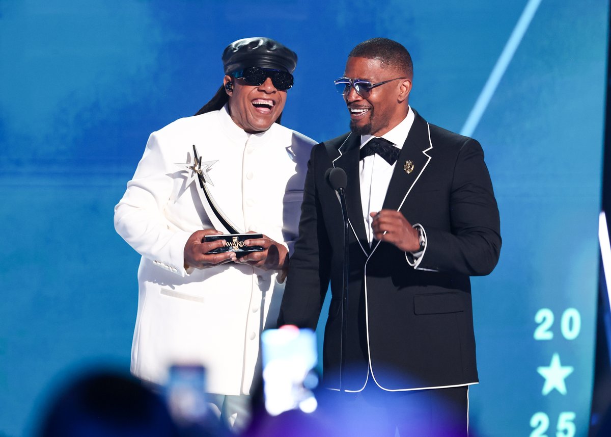 R&CPMK (@randcpmk) on Twitter photo Congratulations to <a href="/iamjamiefoxx/">Jamie Foxx</a> on being honored with the "Ultimate Icon" award at the BET Awards on Monday night. Jamie was presented the award by music legend Stevie Wonder, and delivered a heartfelt tribute to his daughters and sister, who joined him for the celebration. Congratulations to <a href="/iamjamiefoxx/">Jamie Foxx</a> on being honored with the "Ultimate Icon" award at the BET Awards on Monday night. Jamie was presented the award by music legend Stevie Wonder, and delivered a heartfelt tribute to his daughters and sister, who joined him for the celebration.