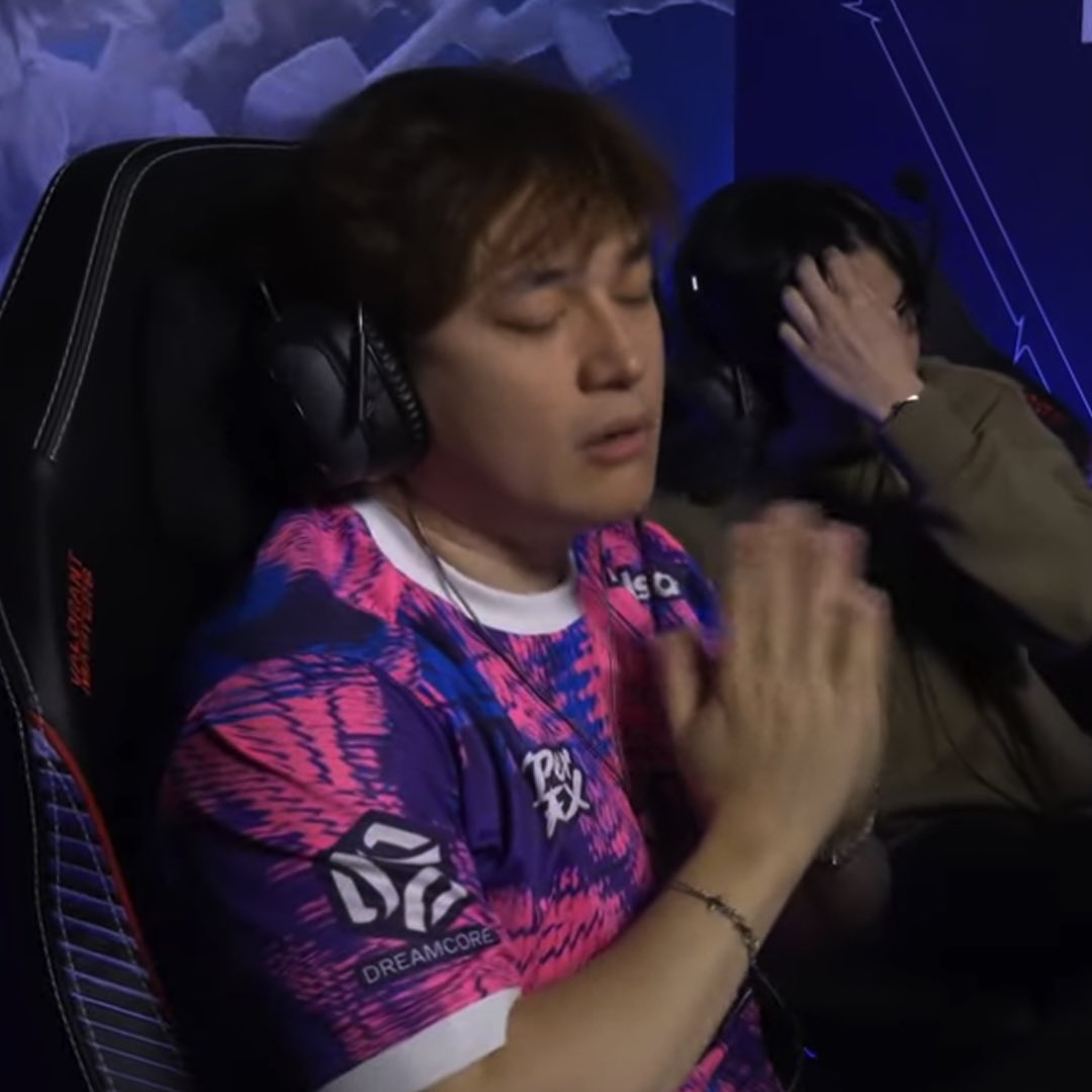 Alecks' Desk tweet media