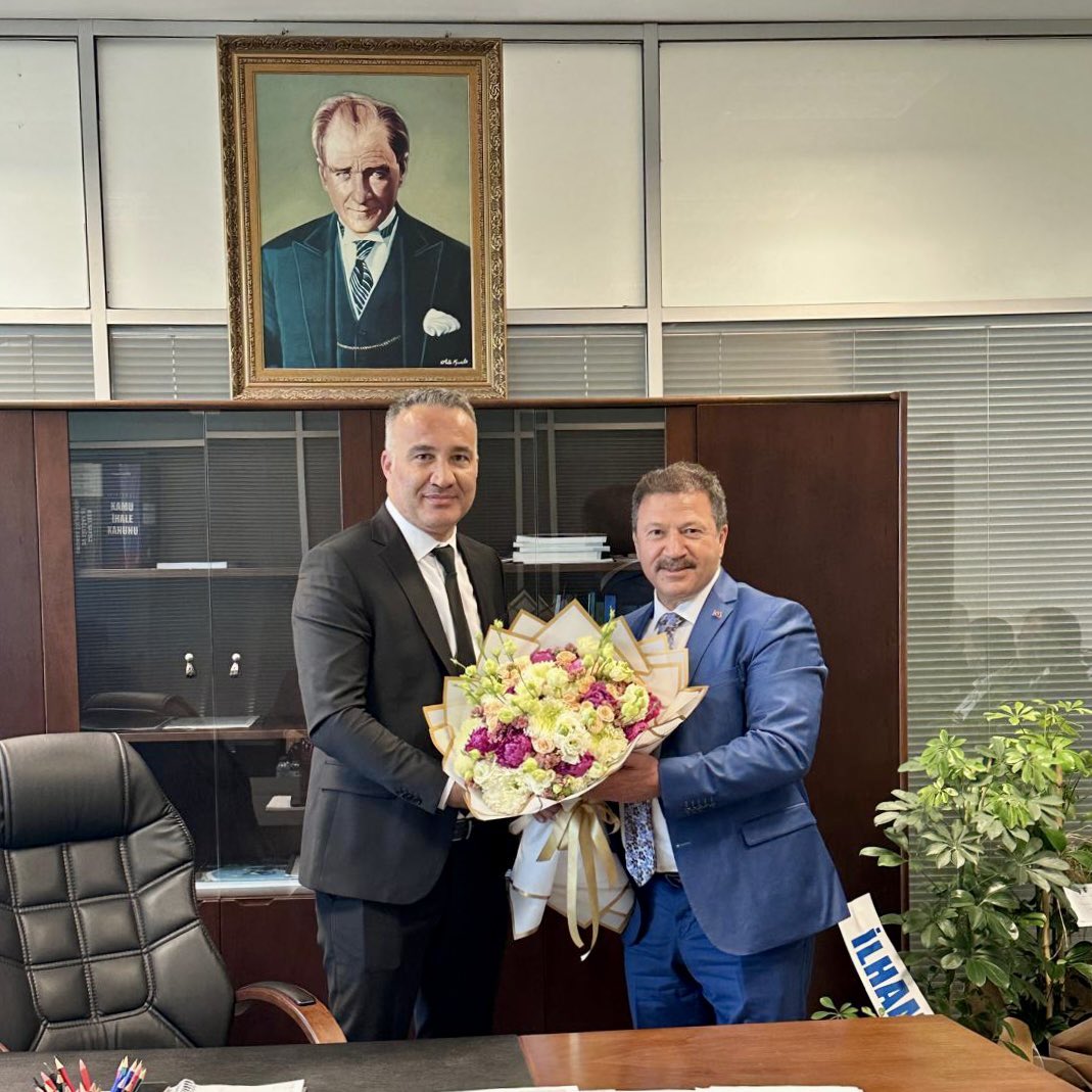 Ankara Büyükşehir Belediyesi Ulaşım Dairesi Başkanlığı görevine getirilen Sn. Murat Kasap’a hayırlı olsun ziyaretinde bulundum. Ulaşım esnafımızı ilgilendiren hususları görüştüğümüz ABB Ulaşım Dairesi Başkanımız Sn. Murat Kasap’a göstermiş olduğu ilgi, alaka ve