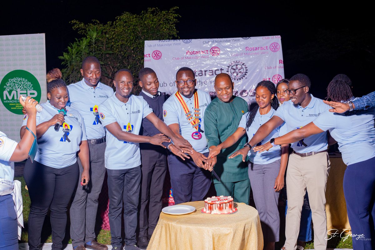 Mayombwe Steven (@smayombwe) on Twitter photo Did I tell you that President Bugembe honoured me with the Honchos Foundation and Leadership award?🥰🥳
President <a href="/Bugembe_/">Steven Bugembe</a> otukulembedde bulungi bruh. Thank you for your generosity and Leadership. Did I tell you that President Bugembe honoured me with the Honchos Foundation and Leadership award?🥰🥳
President <a href="/Bugembe_/">Steven Bugembe</a> otukulembedde bulungi bruh. Thank you for your generosity and Leadership.