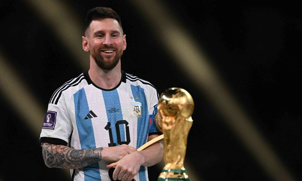 lucasburgoa's tweet photo. Cumplo con mi deber de recordarles que FALTA 1 AÑO PARA EL MUNDIAL https://t.co/Yjvxfp0wTy