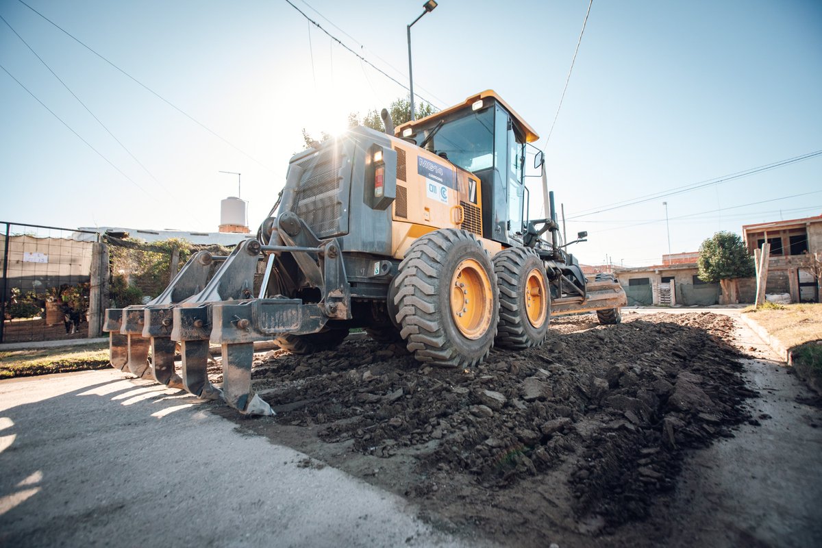 🚧 Plan de pavimentación: 800 cuadras en 30 barrios de la ciudad

👷 El intendente <a href="/PasseriniOk/">Daniel Passerini</a> recorrió los primeros trabajos en Manantiales I y Marta Juana González, donde las maquinarias ya se encuentran realizando tareas de movimiento de suelo.