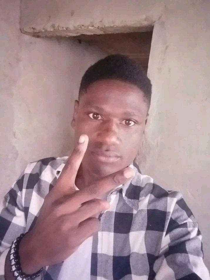 chilundika_m's tweet photo. WHAT MAKES YOU DIFFERENT?? https://t.co/gQJNK954PT