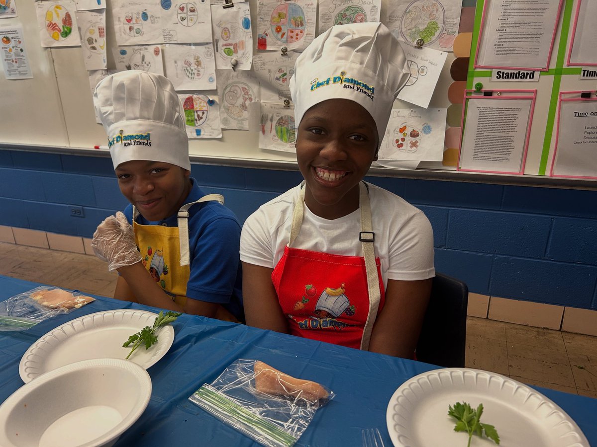 Diamond_McNulty's tweet photo. Ensuring the next generation is healthier and equipped to live the best life possible. #ChefDiamondandFriends #Chicago 

Register for Summer and Fall Programs Now‼️

https://t.co/qiWFSs5rMd https://t.co/TyLt0HkJ5A