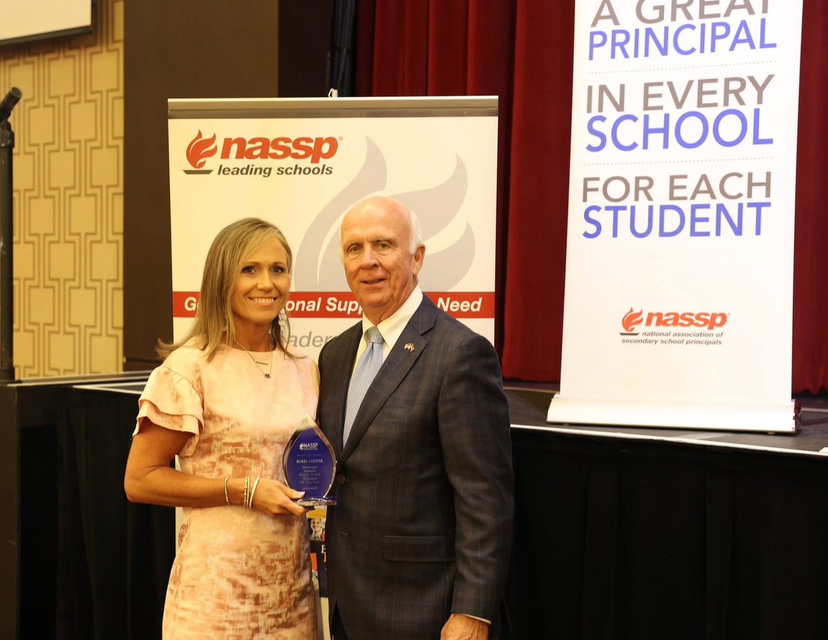 WestLauderdale1's tweet photo. Join us in celebrating Mrs. Robbi Cooper for being named the Mississippi Association of Secondary School Principals - State Middle School Assistant Principal of the Year! 🏆
This honor is more than well-deserved.#uKnighted #MASSP
#lcsdexcellence https://t.co/uSZpQLOlDr