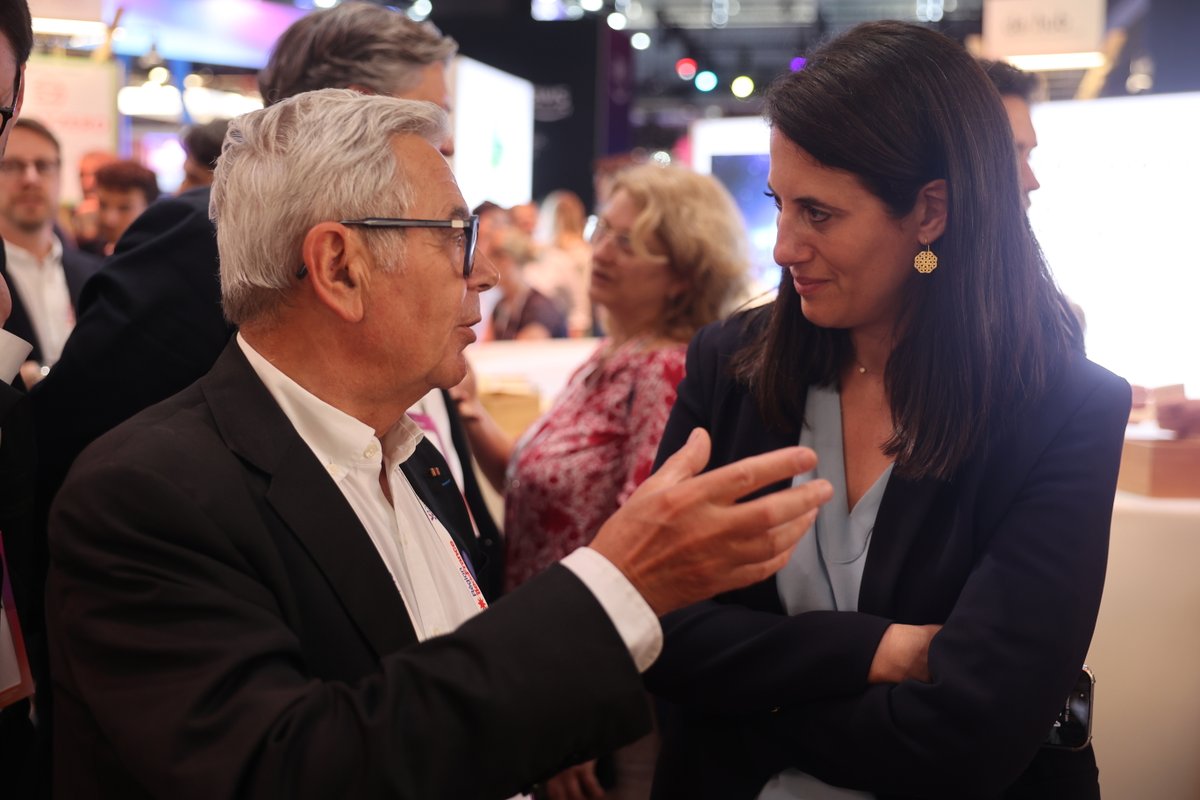 ChooseParisReg's tweet image. 🇫🇷🇩🇪.@ADublanche était sur le pavillon de l'Allemagne à #VivaTech et a échangé avec le Ministre M. Beisswenger, Ministre d'Etat aux Affaires européennes et internationales au sein de la Chancellerie d'Etat de Bavière.
🚀 100 Startups y présentent leurs solutions innovantes !