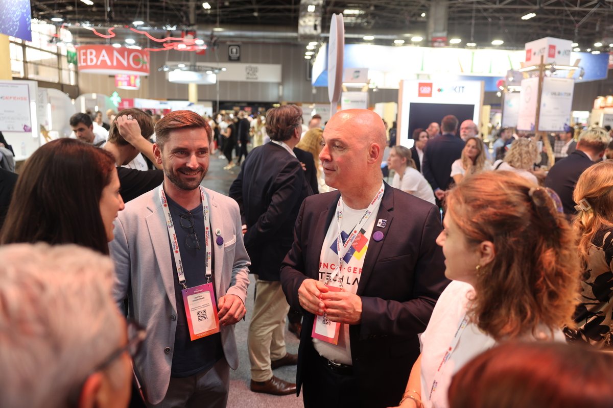 ChooseParisReg's tweet image. 🇫🇷🇩🇪.@ADublanche était sur le pavillon de l'Allemagne à #VivaTech et a échangé avec le Ministre M. Beisswenger, Ministre d'Etat aux Affaires européennes et internationales au sein de la Chancellerie d'Etat de Bavière.
🚀 100 Startups y présentent leurs solutions innovantes !