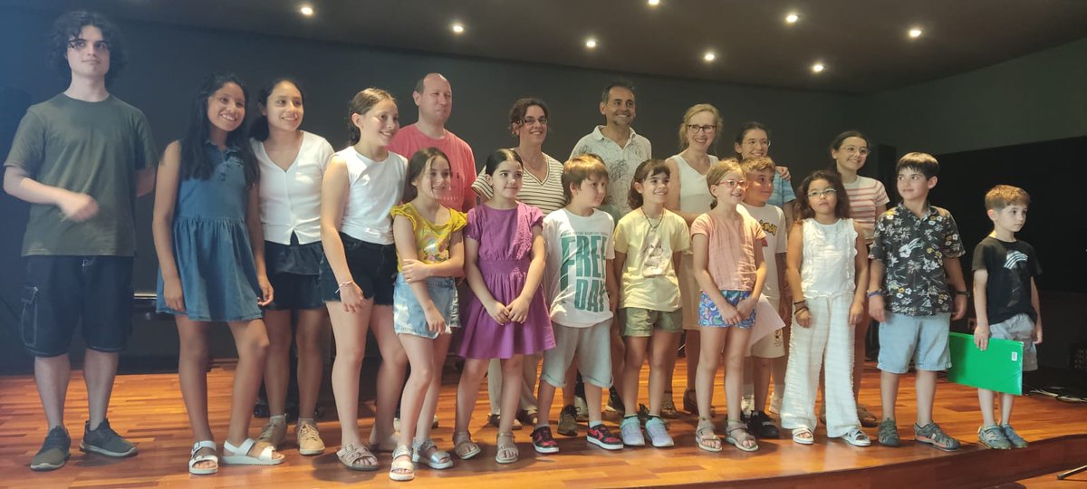 Avui hem fet les audicions de final de curs dels alumnes de piano. Ha estat un èxit! Enhorabona a tots els pianistes!!

<a href="/oloteducacio/">Olot Educació</a> <a href="/OlotCultura/">Olot Cultura</a>