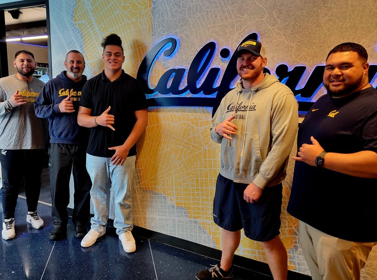 Kingston Tupuola (@kingtupes) on Twitter photo I really enjoyed my quick visit to Cal Berkeley today. Thank you to all the coaches for making me feel welcome and showing me what Cal football is all about. #GoBears
<a href="/AnaeCoach/">Famika Anae</a> <a href="/BenjiPalu_Cal/">Benji Palu</a> <a href="/mi/">Yee</a> I really enjoyed my quick visit to Cal Berkeley today. Thank you to all the coaches for making me feel welcome and showing me what Cal football is all about. #GoBears
<a href="/AnaeCoach/">Famika Anae</a> <a href="/BenjiPalu_Cal/">Benji Palu</a> <a href="/mi/">Yee</a>