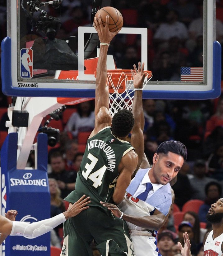 BucksShowYo🦌 tweet media