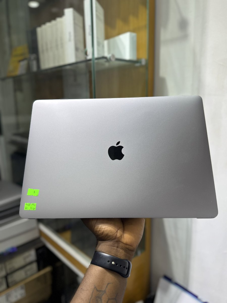 UK USED 
2019 APPLE MACBOOK PRO 
2TB SSD 32GB RAM 
INTEL CORE I9 
15 INCH 
CYCLE COUNT 2
WITH FULL ACCESSORIES 
Available for N950,000 
Office Address:No 2 Pepple street,Ikeja computer Village 
Call or WhatsApp 08037774591