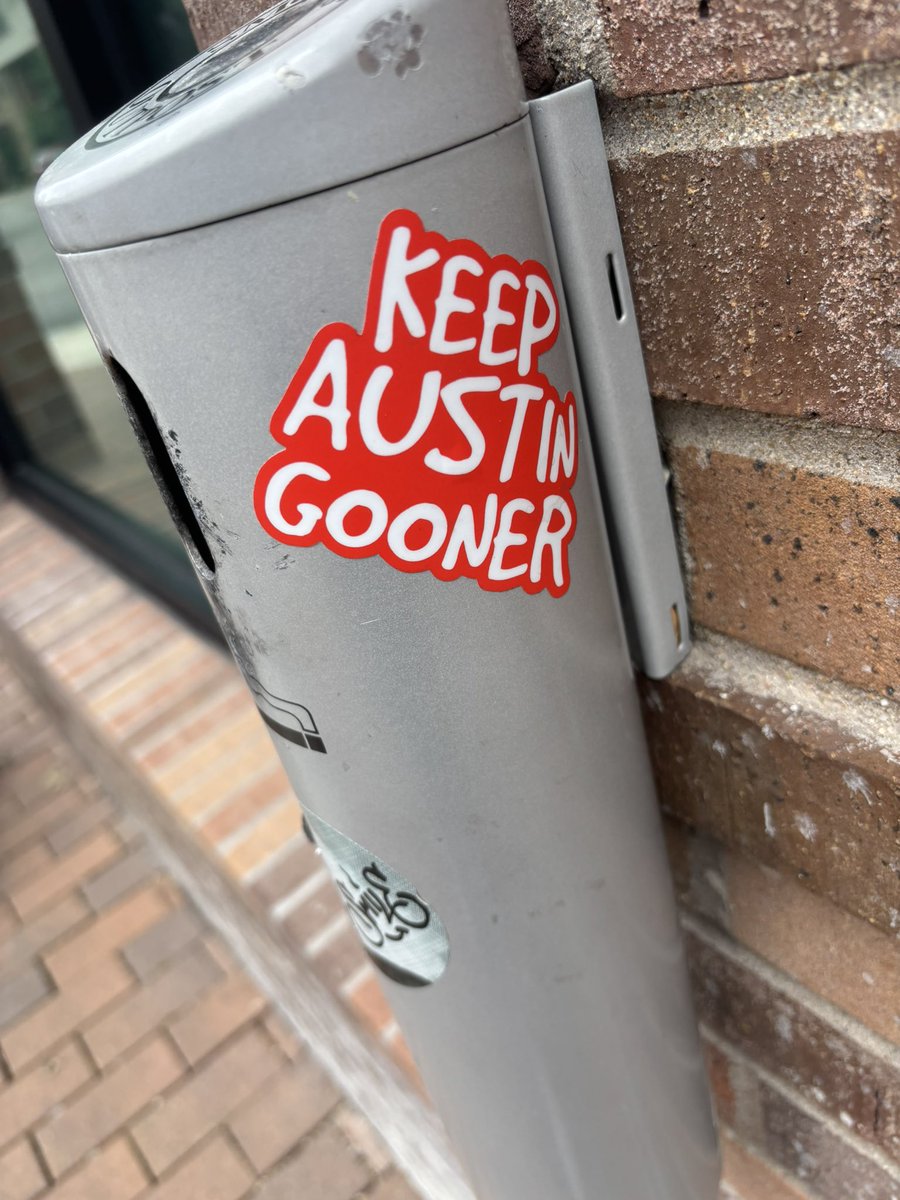 Translation: Furries approach 
#austin #furry