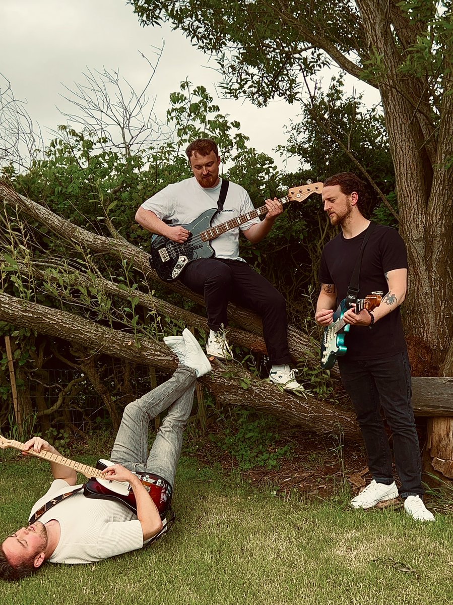 Garden Weather ☀️☀️☀️🕶️

#newmusic #comingsoon #heavyheads #scotlandmusic #band #rockband #scottish