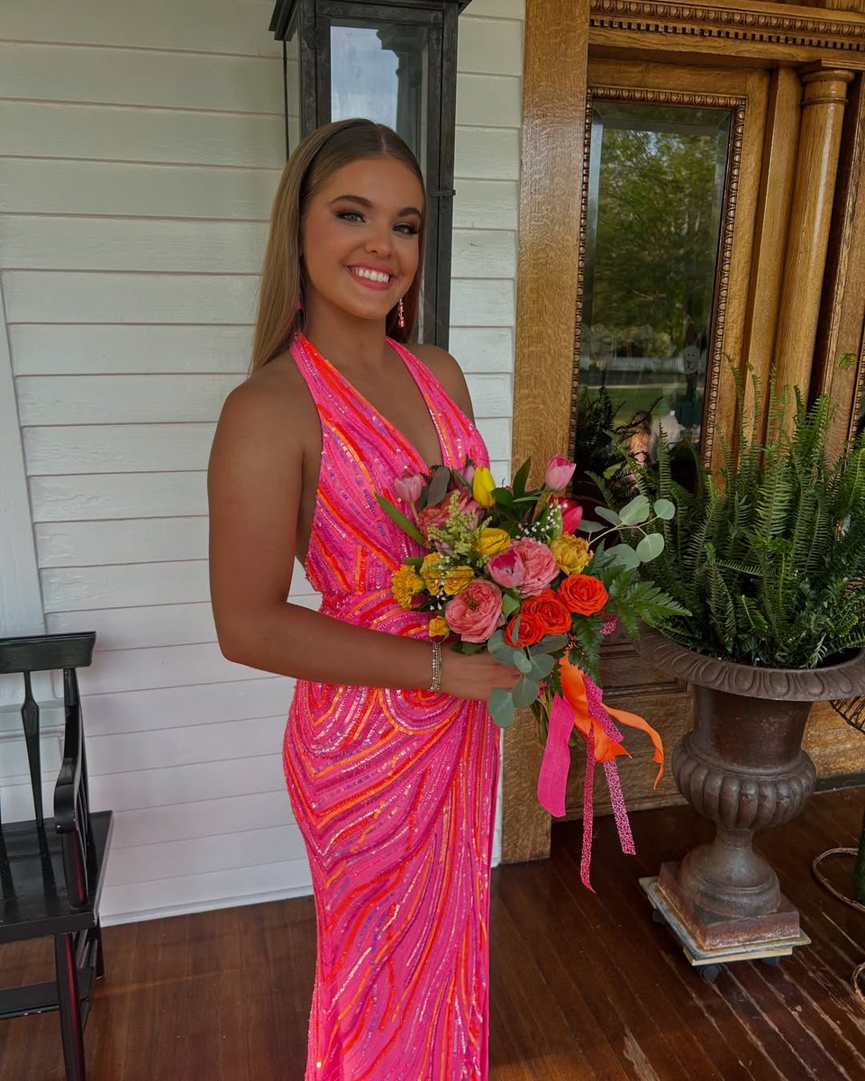 a color combo that screams summer 💗🤩🧡 -- Style 11670
📸: <a href="/victoria/">victoria 💾🦄🛰🚀🥓📻🌈</a>.07