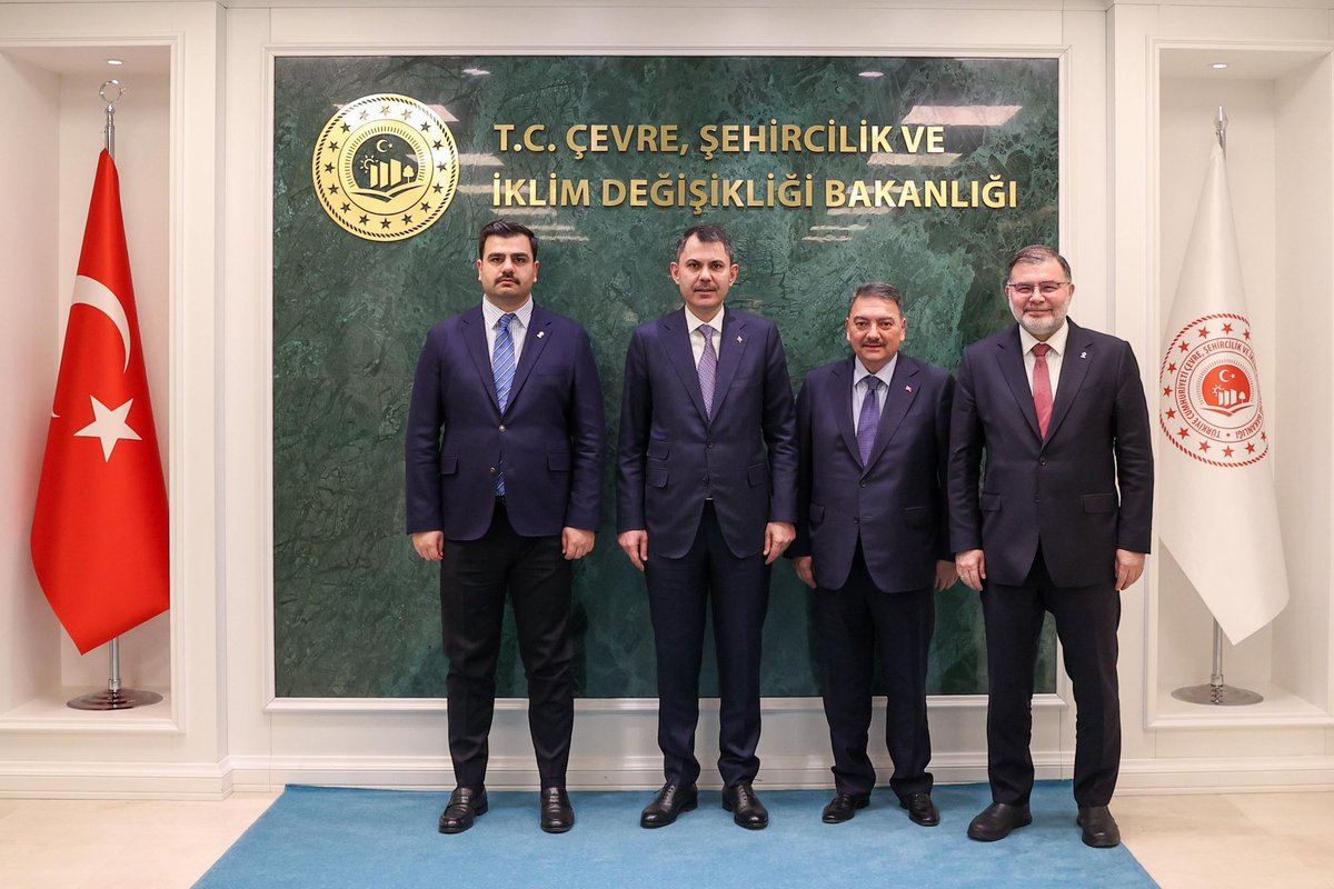 Eyyüp Kadir İnan (@eyupkadirinan) on Twitter photo Mali ve İdari İşler Başkanımız Sn. <a href="/AhmetBOgutken/">Ahmet Baha Öğütken</a> ve İzmir İl Başkanımız Sn. <a href="/Bilalsaygili/">Bilal Saygılı</a> ile birlikte Çevre, Şehircilik ve İklim Değişikliği Bakanımız Sn. <a href="/murat_kurum/">Murat KURUM</a>’u ziyaret ettik.
Kıymetli Bakanımıza çalışmalarında kolaylıklar diliyoruz. Mali ve İdari İşler Başkanımız Sn. <a href="/AhmetBOgutken/">Ahmet Baha Öğütken</a> ve İzmir İl Başkanımız Sn. <a href="/Bilalsaygili/">Bilal Saygılı</a> ile birlikte Çevre, Şehircilik ve İklim Değişikliği Bakanımız Sn. <a href="/murat_kurum/">Murat KURUM</a>’u ziyaret ettik.
Kıymetli Bakanımıza çalışmalarında kolaylıklar diliyoruz.