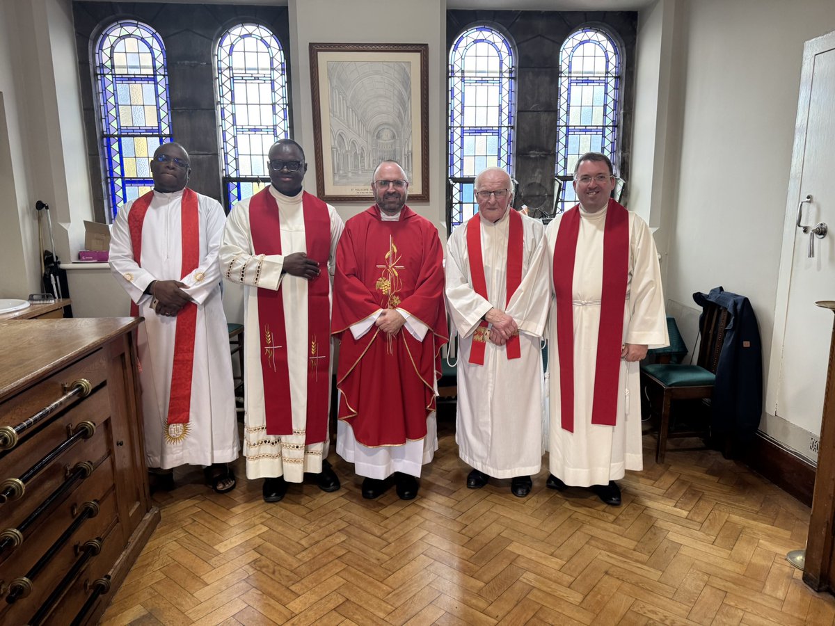 ArmaghParish's tweet image. This evening we celebrated a beautiful Mass with the anointing of the Sick, join us tomorrow as we continue our Triduum praying for families and young people
@ArchbishopEamon @ArmaghYouth @armaghpriest