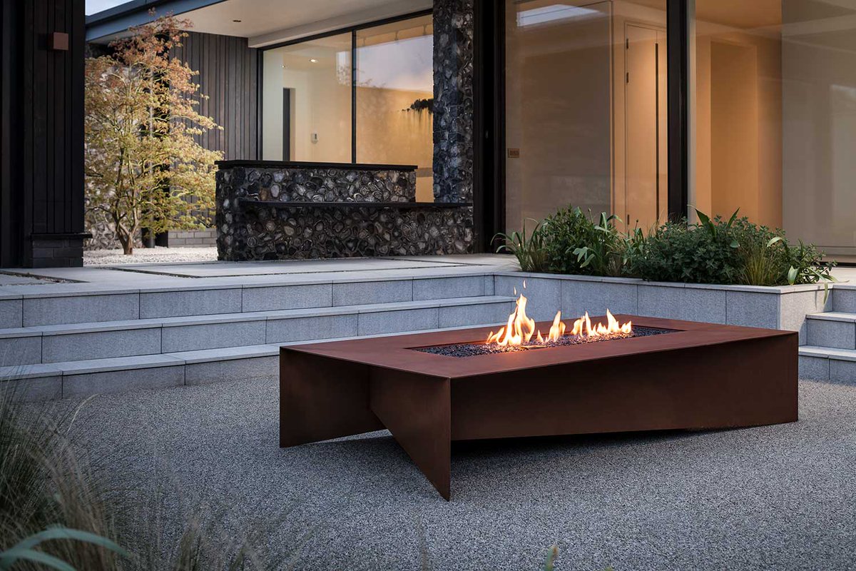 paloform's tweet image. Harnessing the quiet strength of weathered 3steel, the Fold #firepit commands attention without overpowering your space. 

Refined and built to last, its patina finish evolves naturally over time, becoming a true sculptural centerpiece for modern outdoor settings. 

#Paloform