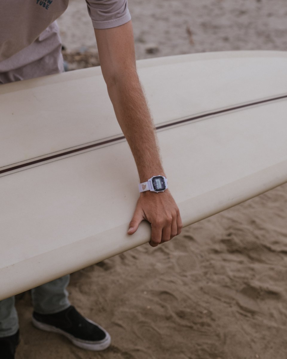 freestyle_watch's tweet photo. Built for sun, surf, and serious swells 🌊 Shark Leash White Dolphin is always ready to ride 🏄 

FreestyleWatch #SurfCheck #WaveReady #BeachVibes #Surf https://t.co/fGSH7dz6S3 https://t.co/7wqA5qStVc
