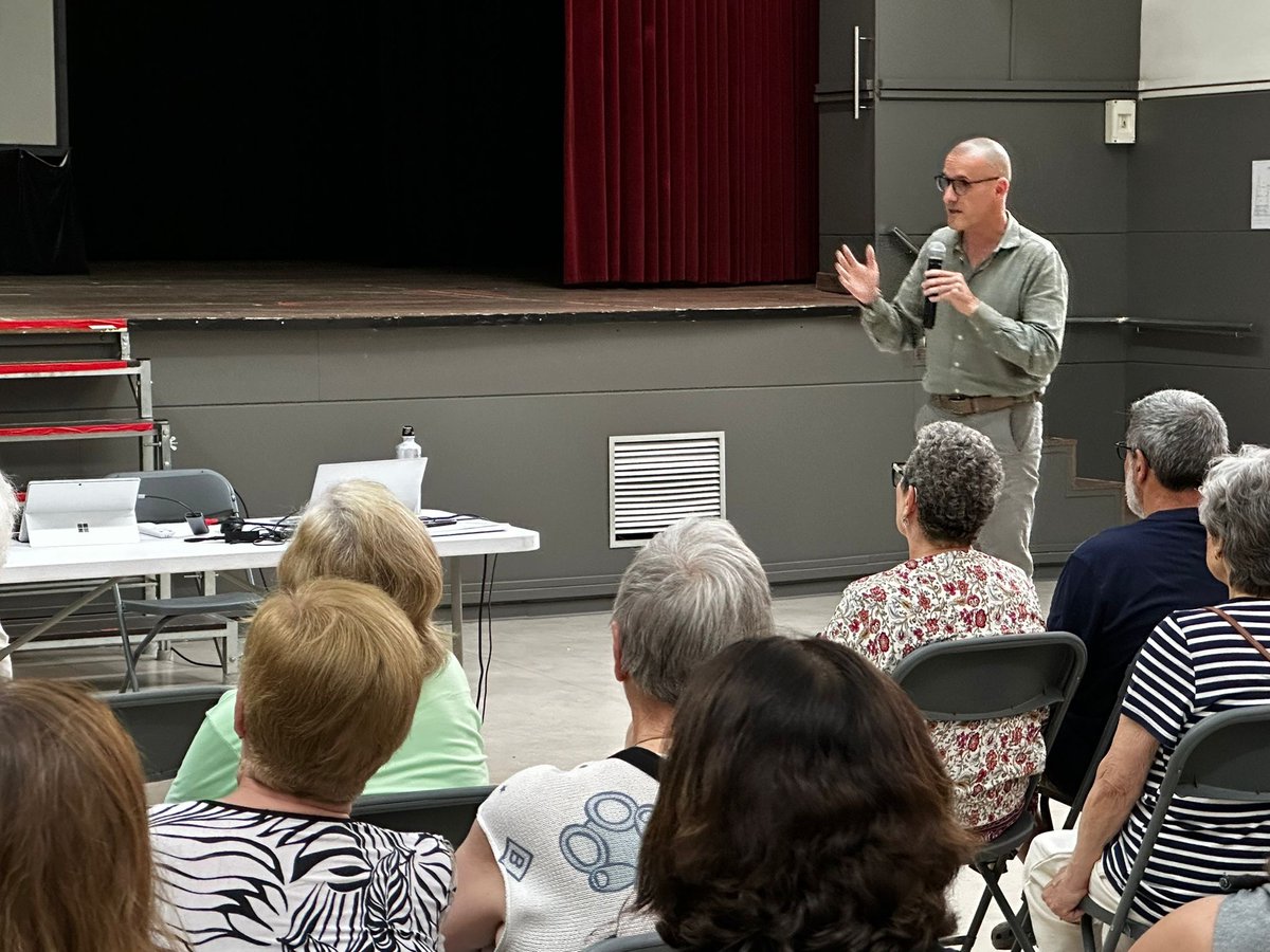 Avui hem presentat el projecte de reforma integral de l’Avinguda Panagall. Una obra q millorarà la qualitat de vida de molts veïns i veïnes. Hem aconseguit 1,4 milions d’euros de subvencions x finançar-lo, un estalvi per al pressupost municipal d’#ArenysdeMunt.  <a href="/fempoblefempais/">ERC Arenys de Munt🎗</a>