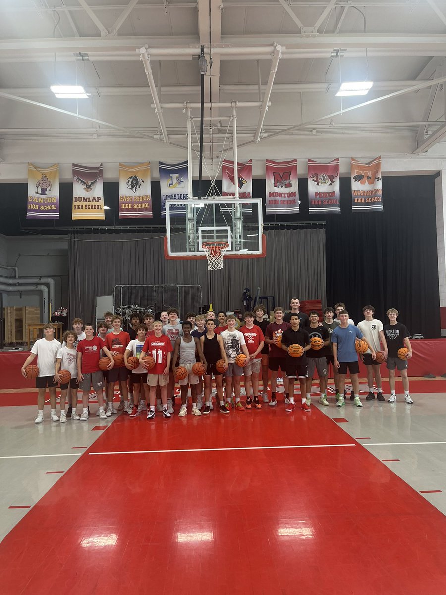 mortonpottersbb's tweet image. Big thanks to @HeyenHoops for coming over this afternoon and putting the guys through a workout!