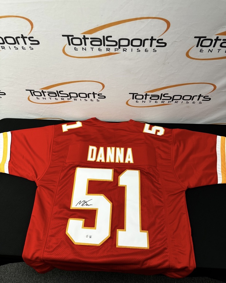 DEAL OF THE DAY!

Mike Danna Autographed Jerseys: $75!

For the first THREE people to use discount code "DANNA" at checkout!

⬇️⬇️⬇️

tsekansascity.com/products/mike-…