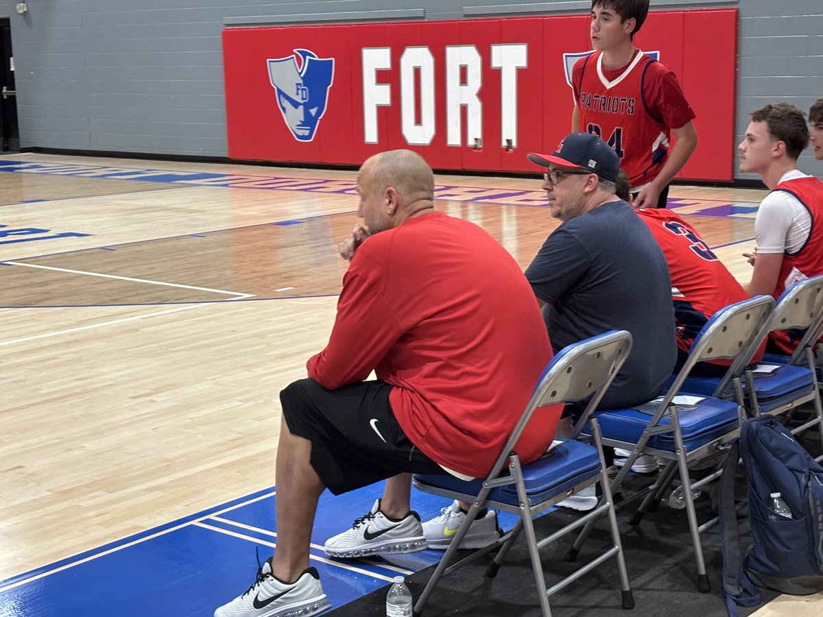 FCA team camp in North Charleston for a few days. Getting to watch ⁦<a href="/TysonBouknight2/">Tyson Bouknight</a>⁩ and ⁦<a href="/jayreid7/">Jay Reid</a>⁩ coach their squads . Looking good 🏀👀!