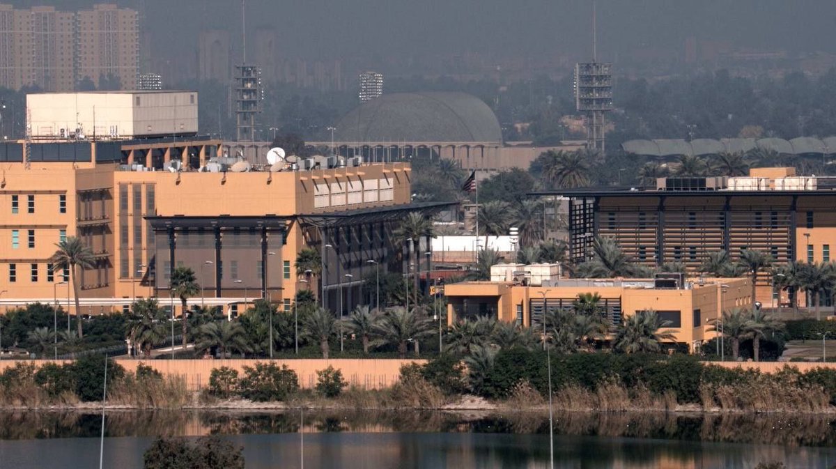 El complejo de la embajada de Estados Unidos en la capital iraquí, Bagdad, se está preparando para una evacuación ordenada debido a las crecientes tensiones en la región, según informes de funcionarios estadounidenses e iraquíes a Reuters.