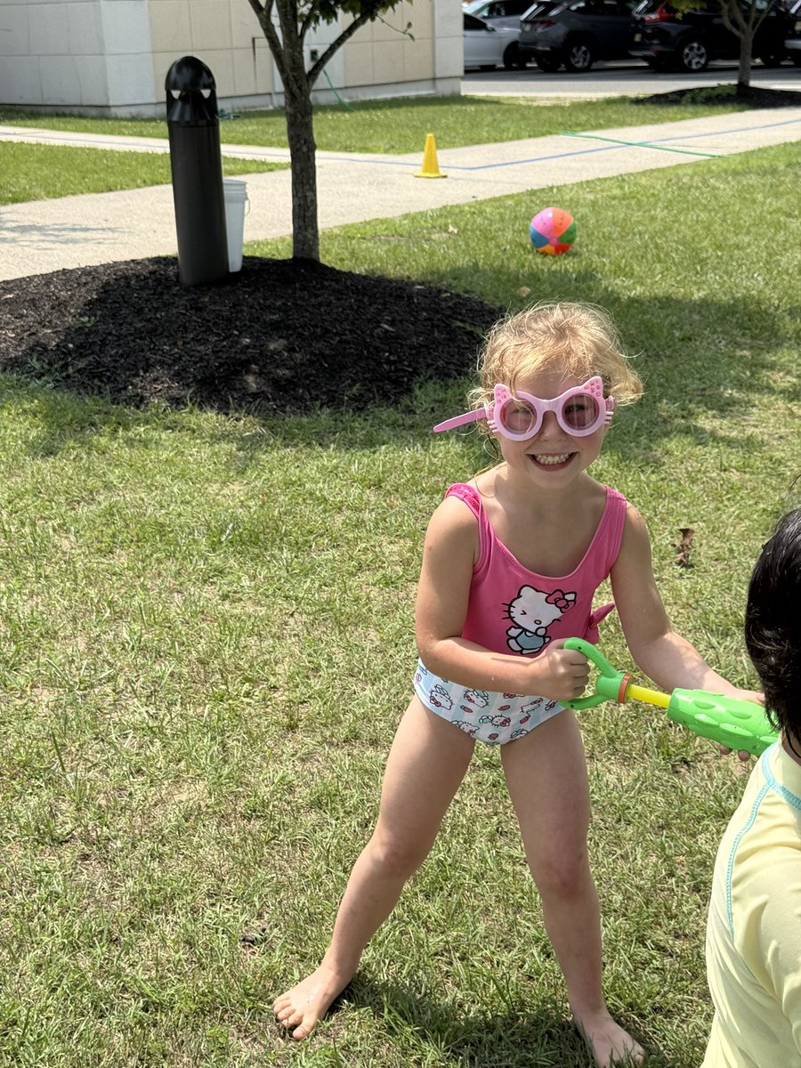 MissAlyssaElia's tweet photo. water play day! ☀️🕶️💦
#ABCCountdownToSummer 
@Director_Oxy 
@pedalpowerrich 
@StaffordTwpEd https://t.co/WyCOfUDlEr