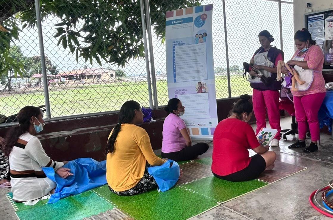 Salud_Guayas's tweet image. #Samborondón l Profesionales de @Salud_Ec #SanGerónimo realiza sesión de #ControlPrenatal con los temas: Puerperio y beneficios de la #LactanciaMaterna para prevenir riesgos y garantizar un embarazo saludable #ElNuevoEcuador.