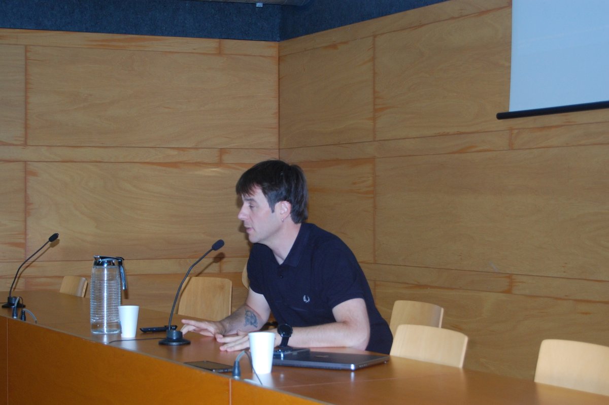 Drets Civils Lleida (@dretscivilsll) on Twitter photo Al Debat de Memòria de <a href="/paerialleida/">Ajuntament de Lleida</a> hem tingut a l'historiador Diego Gaspar Celaya de <a href="/unizar/">Universidad Zaragoza</a> parlant de la memòria dels republicans espanyols dins de la Resistència francesa i la seva relació amb determinades indústries culturals. Al Debat de Memòria de <a href="/paerialleida/">Ajuntament de Lleida</a> hem tingut a l'historiador Diego Gaspar Celaya de <a href="/unizar/">Universidad Zaragoza</a> parlant de la memòria dels republicans espanyols dins de la Resistència francesa i la seva relació amb determinades indústries culturals.