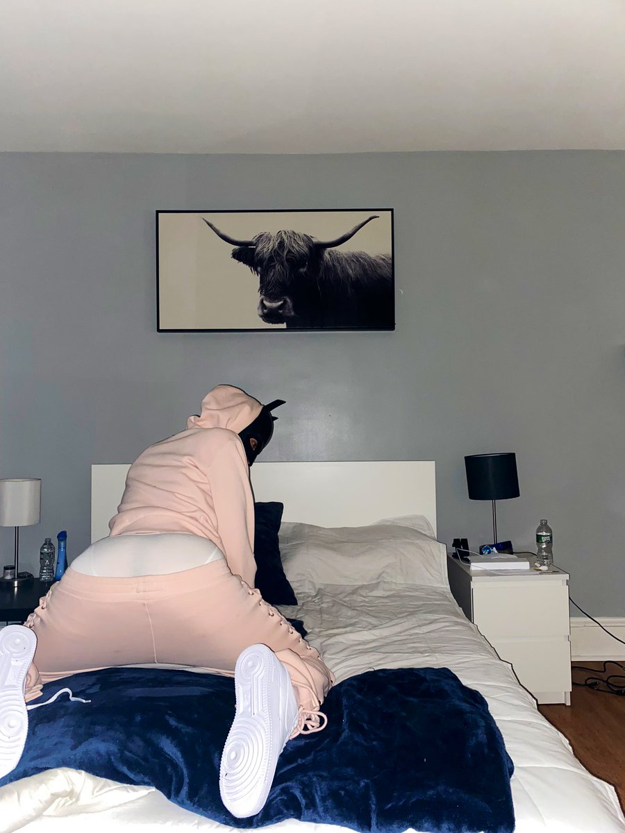 RentduePapi's tweet photo. Get you a Angel that can do both 😈
Fyi thisThe first prototype to the first sweat suit I ever made 🥰 https://t.co/qmISV17NfS