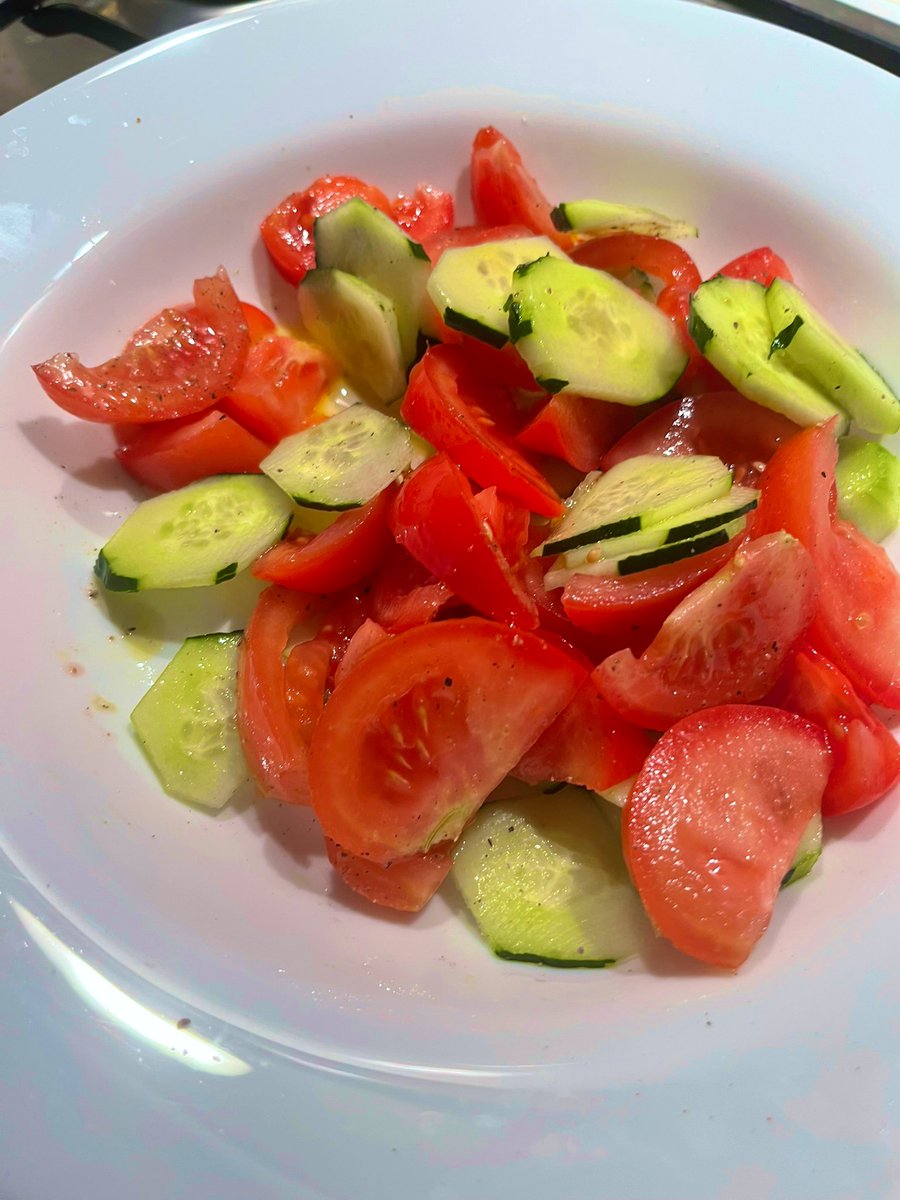 PatruConstantin's tweet image. Giusto qualcosa di #fresco
#birra #insalata che bontà 😋