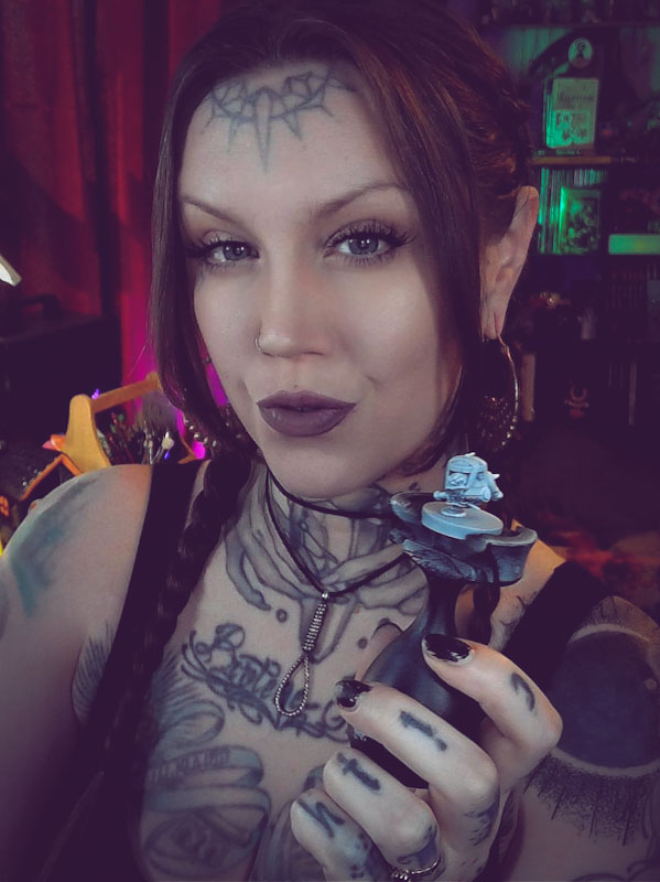 We're painting more squiggies today! Come hang out 😎