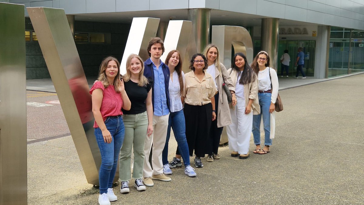 🏨 El área sanitaria VII da la bienvenida a los nueve profesionales de la salud que formarán como especialistas en el Hospital Vital Álvarez Buylla #HVAB de #Mieres
🏨El Hospital formará a 
5 profesionales de medicina ⚕️
3 de enfermería 💉
1 de Salud Mental 🧠