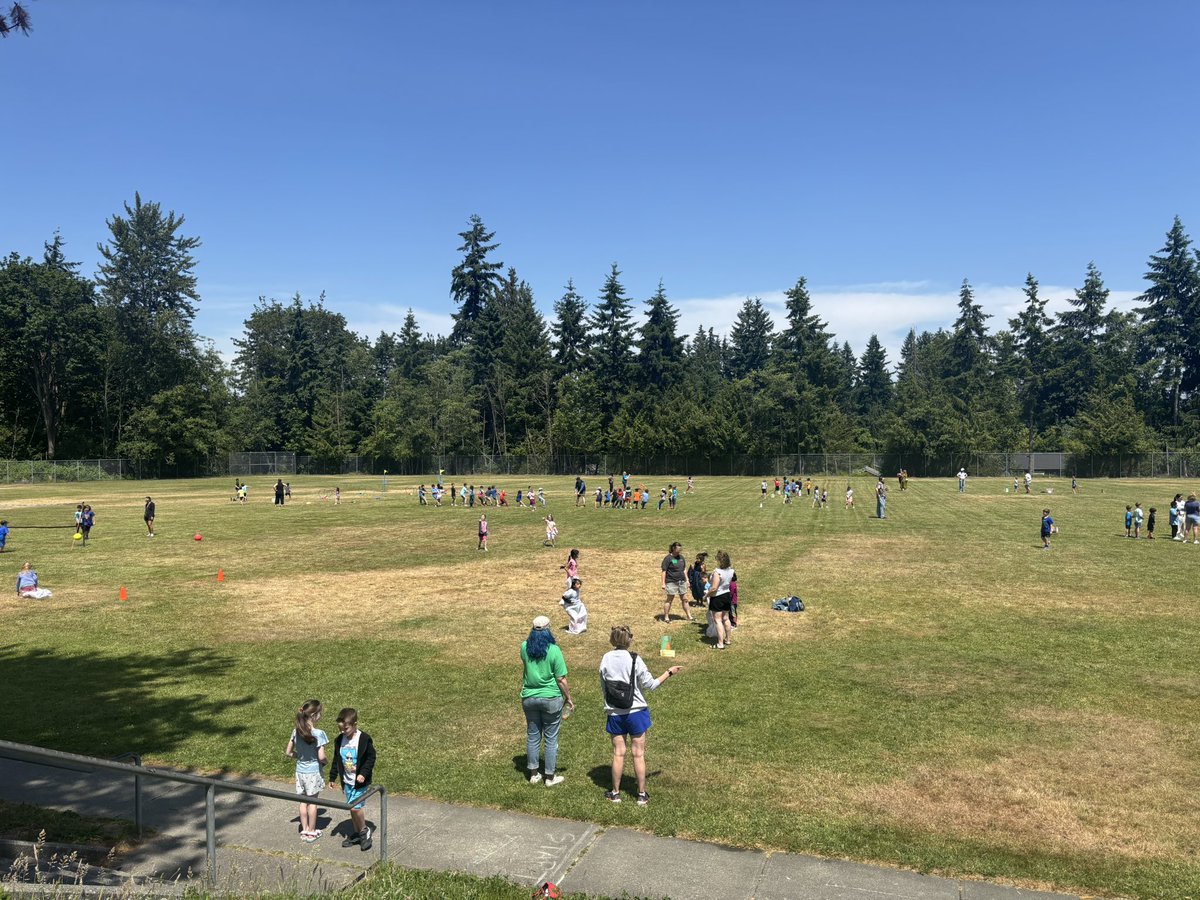 SilverfirsE's tweet photo. Jaguars Field Day Fun - one of my favorites 😊 @EverettSchools @DrIanBSaltzman @EPS_Region2 https://t.co/0FqRKZgssr