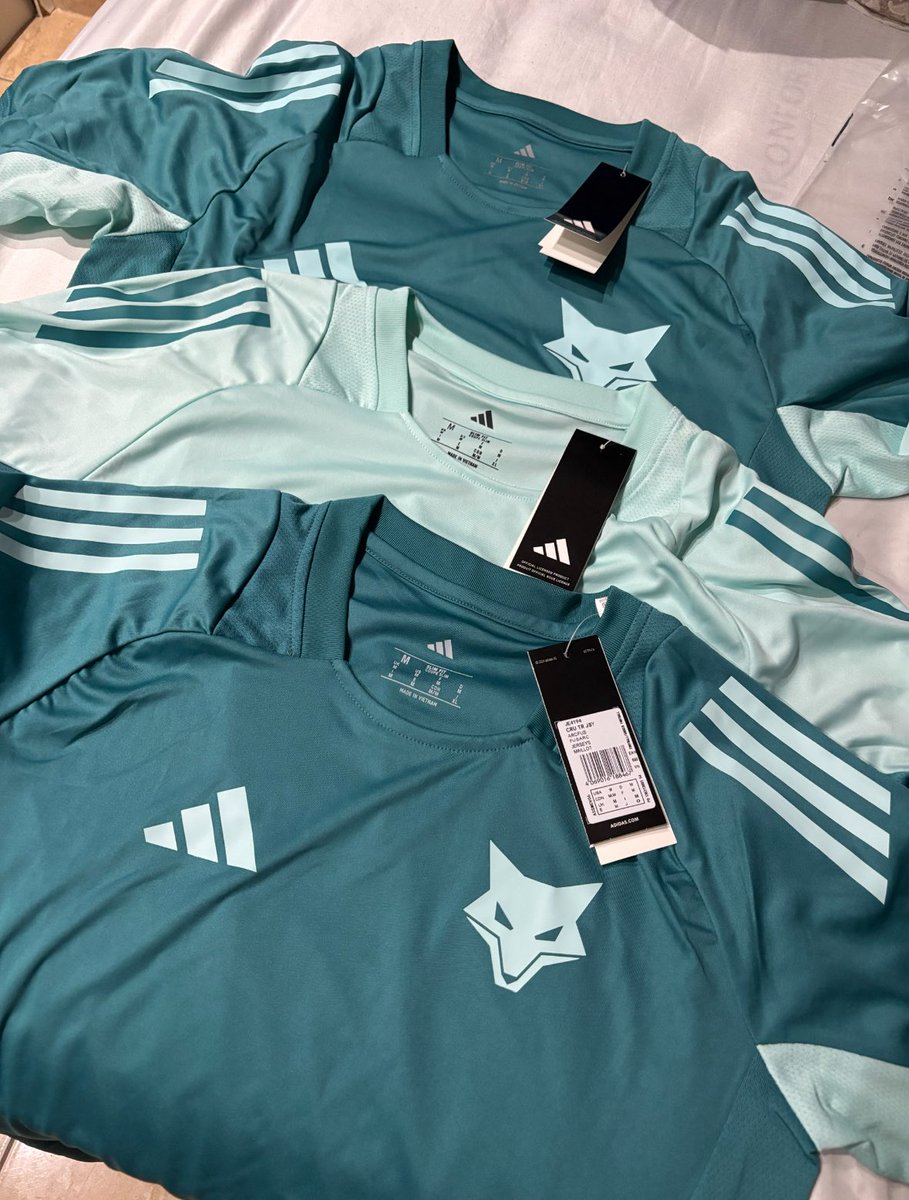 QGdoCruzeiro's tweet image. ⚠️ SORTEIO DE 3 CAMISAS MODELO DE TREINO DO CRUZEIRO. 🦊

OBS: Todas camisas tamanho M
(2 masculinas e 1 Feminina.)

Requisitos:

-Seguir @depredogabi e @Centraldoocec 
-Curtir e dar RT nesse POST
-Comentar aqui quantas vezes quiser 👇🏼

Resultado sai dia 13 de JULHO.